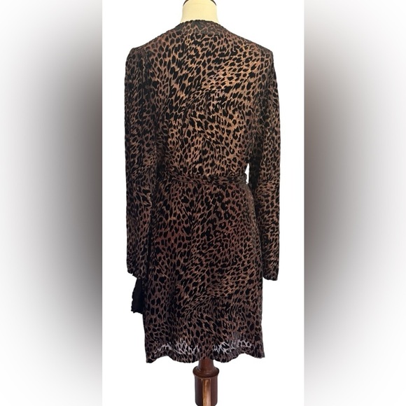 New C&V Chelsea and Violet Long sheer Sleeve Leopard Print Wrap Dress Size XXL - Picture 5 of 9